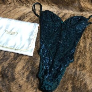 Victoria Secret nightie in 34C with bag